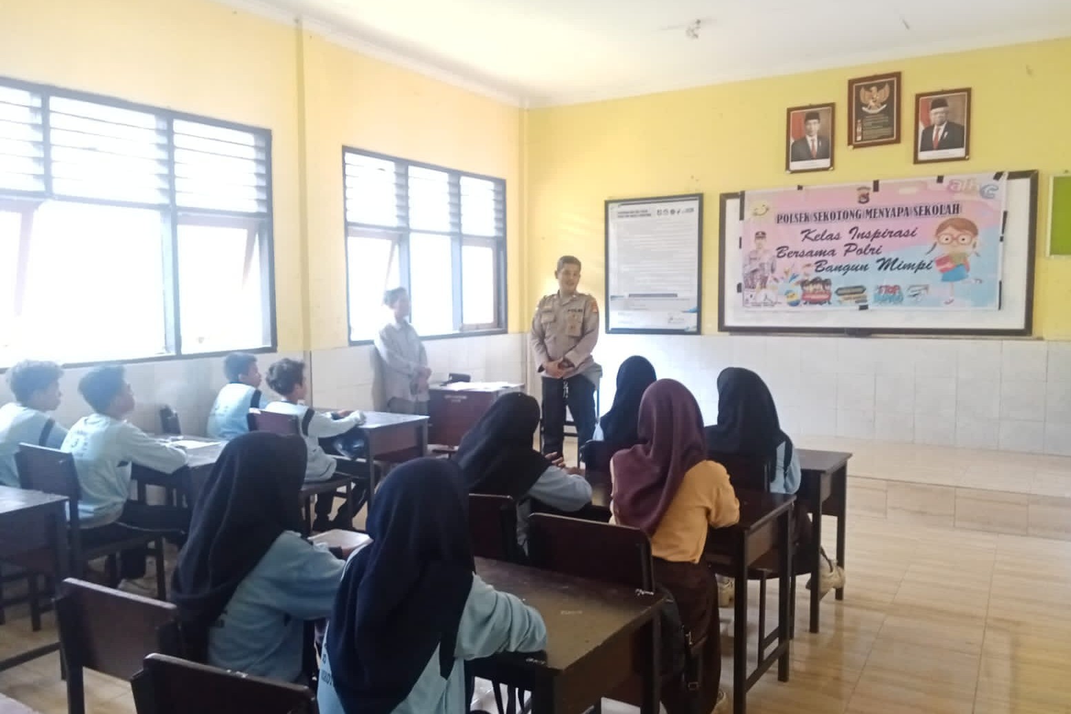 Polsek Sekotong Aktif Edukasi Generasi Muda: Sasar Sekolah untuk Cegah Bullying, Narkoba, dan Pernikahan Dini