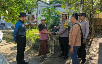 Polsek Batulayar Gelar Bakti Sosial Hari Bhayangkara di Senggigi