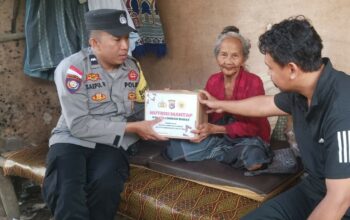 Polsek Sekotong Salurkan Bantuan Nutrisi di Dusun Sayong