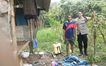 Bhabinkamtibmas Babussalam Dorong Warga Tanam Sayur untuk Ketahanan Pangan