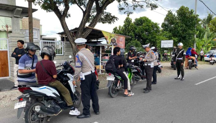 Polres Lombok Barat Tertibkan Pengendara Tanpa Surat Resmi di Operasi Patuh 2025