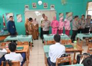 Pastikan Sehat dan Higienis, Kapolda Kalsel Makan-Makanan MBG dari SPPG Polda Kalsel Bersama Pelajar SMPN 5 Banjarbaru