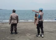 Cuaca Ekstrem Tak Halangi Polisi Kawal Keamanan Pantai Cemare