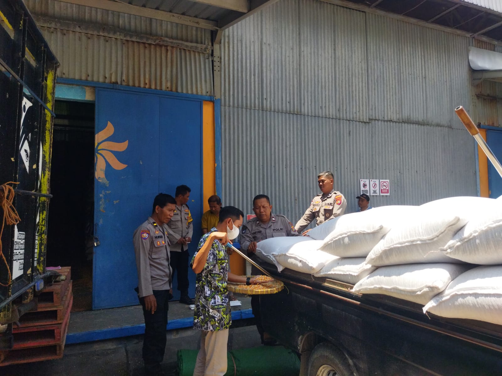 Distribusi 1 Ton Jagung Petani Lombok Barat Berjalan Aman dan Transparan